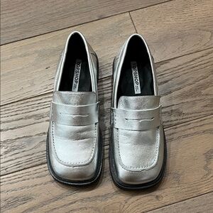 Topshop Metallic Silver Women’s Loafers. Size EU 37/US7